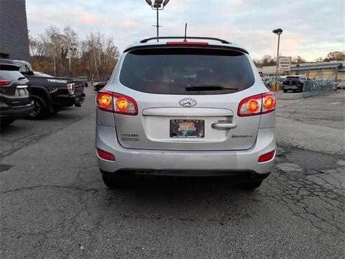 2011 Hyundai SANTA FE SE