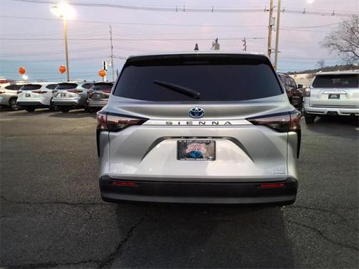 2023 Toyota Sienna LE