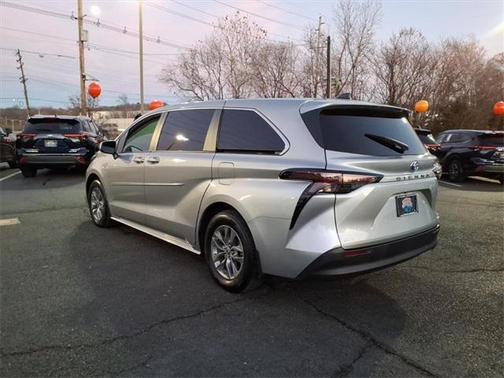 2023 Toyota Sienna LE