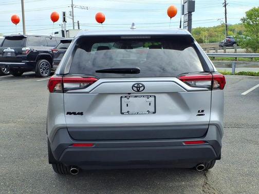 Ice Cap 2024 Toyota RAV4 LE