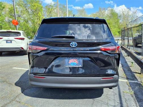 2021 Toyota Sienna XLE 8 Passenger