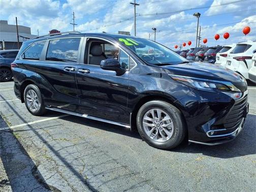 2021 Toyota Sienna XLE 8 Passenger