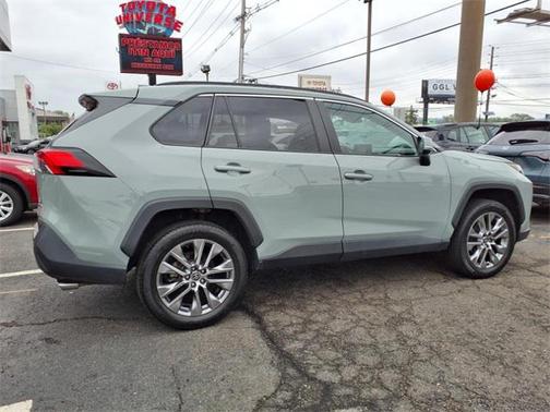 2022 Toyota RAV4 XLE Premium