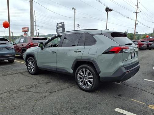 2022 Toyota RAV4 XLE Premium