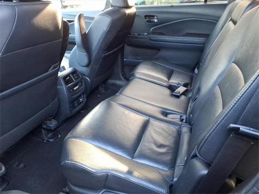 2022 Honda Pilot Touring 8-Passenger