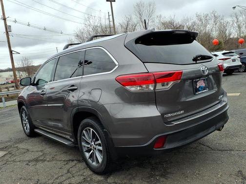 Predawn Gray Mica 2018 Toyota Highlander XLE