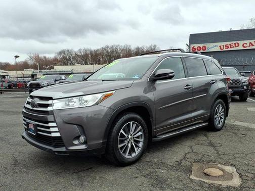 Predawn Gray Mica 2018 Toyota Highlander XLE