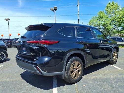 Midnight Black Metallic 2023 Toyota Highlander Hybrid XLE