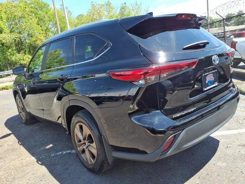 Midnight Black Metallic 2023 Toyota Highlander Hybrid XLE