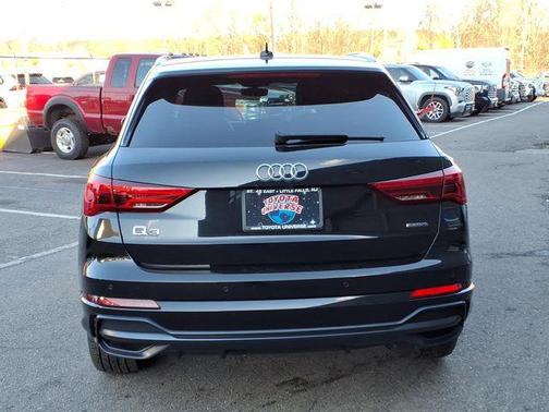Mythos Black Metallic 2021 Audi Q3 45 S line Premium