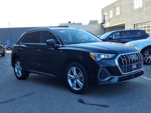 Mythos Black Metallic 2021 Audi Q3 45 S line Premium