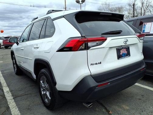 Ice Cap 2024 Toyota RAV4 XLE