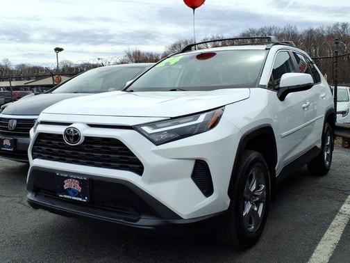 Ice Cap 2024 Toyota RAV4 XLE