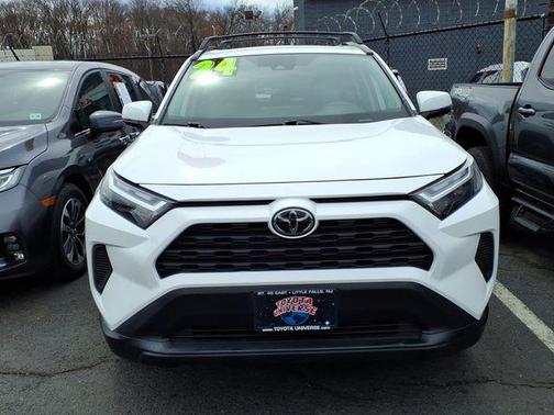 Ice Cap 2024 Toyota RAV4 XLE