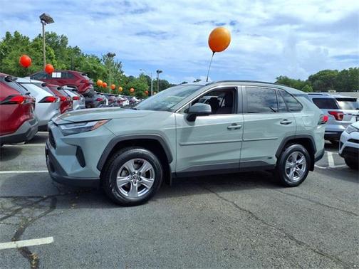 2022 Toyota RAV4 Hybrid XLE