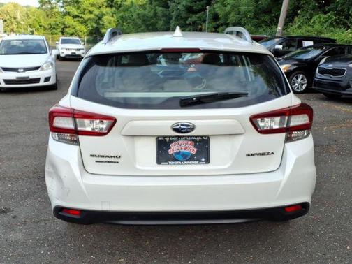 Crystal White Pearl 2018 Subaru Impreza 2.0i Premium