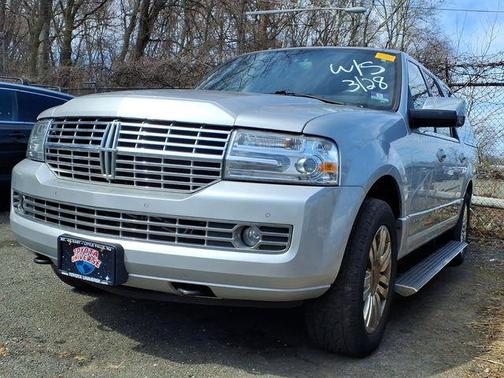 Ingot Silver Metallic 2013 Lincoln Navigator Base