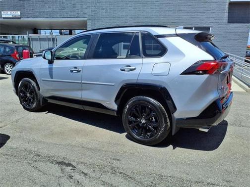 2022 Toyota RAV4 Hybrid SE