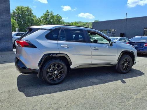 2022 Toyota RAV4 Hybrid SE