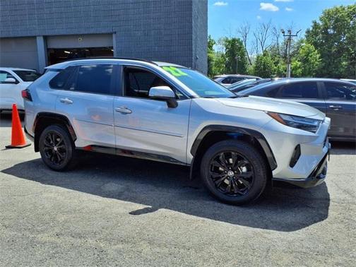 2022 Toyota RAV4 Hybrid SE