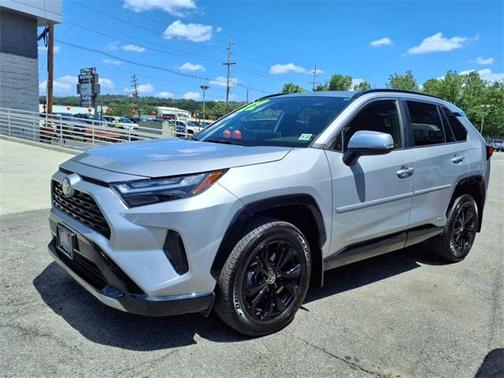 2022 Toyota RAV4 Hybrid SE