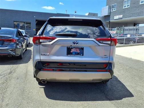 2022 Toyota RAV4 Hybrid SE