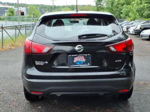 Magnetic Black Pearl 2019 Nissan Rogue Sport S