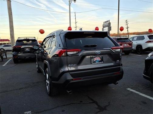 2021 Toyota RAV4 Hybrid XLE Premium