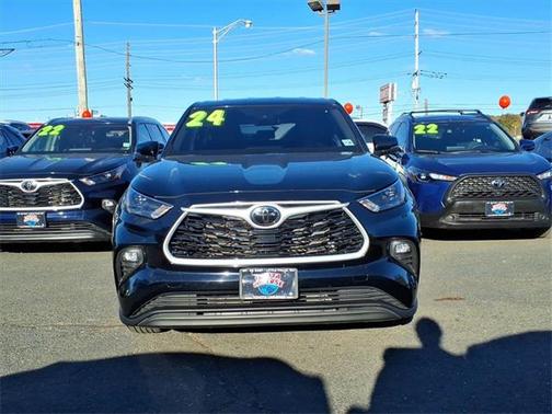 2024 Toyota Highlander LE