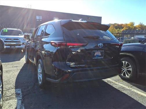 2024 Toyota Highlander LE