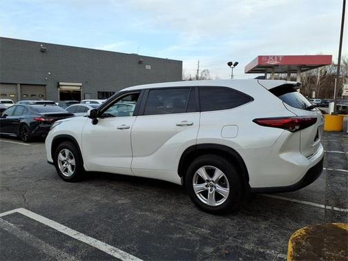 2023 Toyota Highlander LE