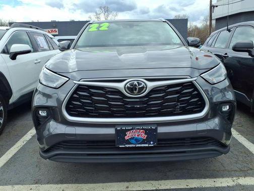 Gray 2022 Toyota Highlander XLE