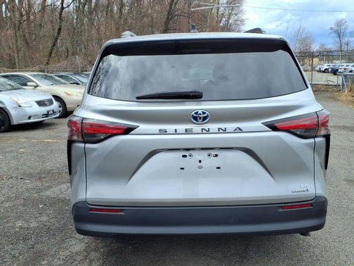 Celestial Silver Metallic 2021 Toyota Sienna LE