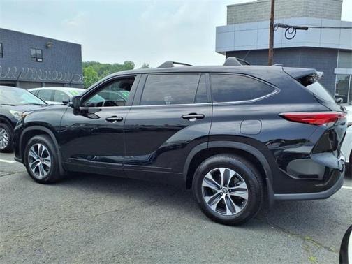 2023 Toyota Highlander Hybrid LE