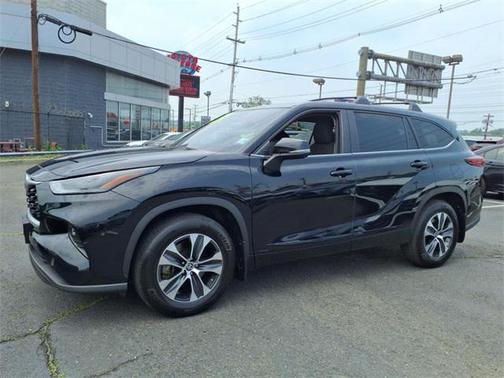 2023 Toyota Highlander Hybrid LE