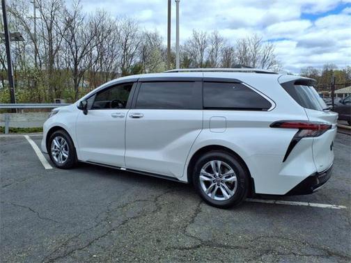 2024 Toyota Sienna Limited 7-Passenger