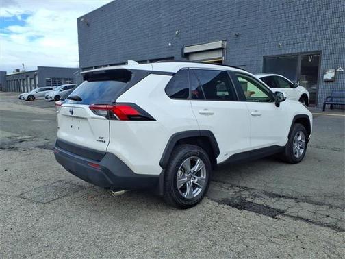 2022 Toyota RAV4 Hybrid LE