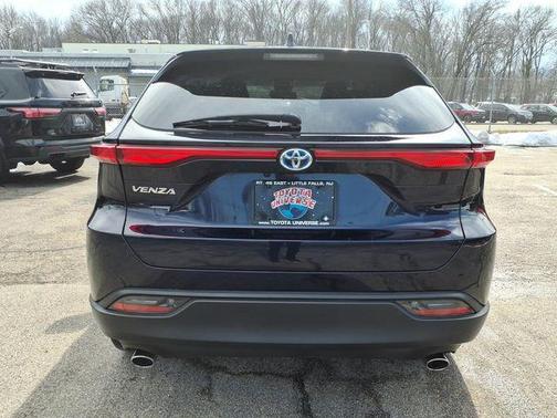 2023 Toyota Venza LE