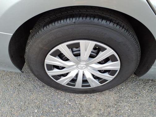 2024 Toyota Camry Hybrid LE