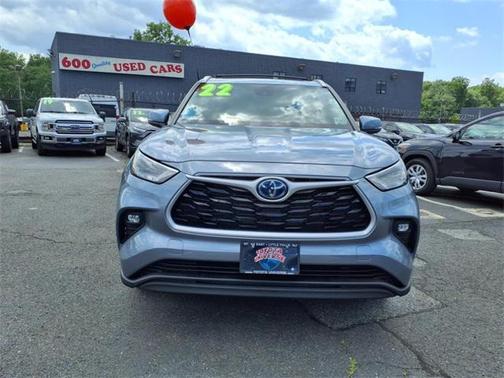 2022 Toyota Highlander Hybrid XLE