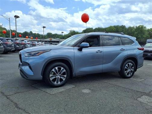 2022 Toyota Highlander Hybrid XLE