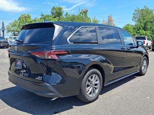 Midnight Black Metallic 2021 Toyota Sienna XLE 7 Passenger