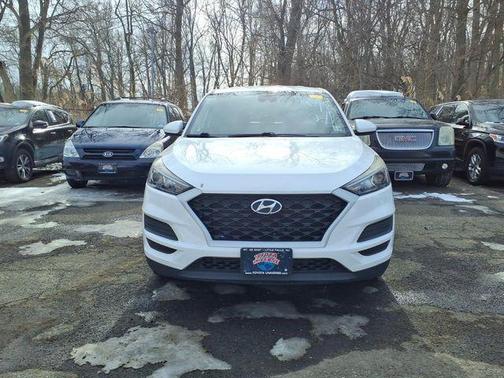 Dazzling White 2019 Hyundai TUCSON SE