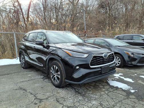 2022 Toyota Highlander Hybrid XLE