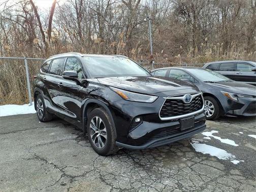 2022 Toyota Highlander Hybrid XLE
