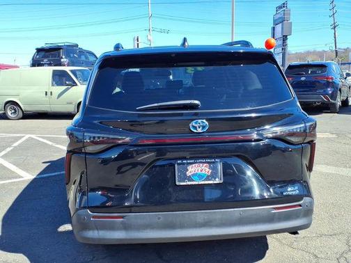 2023 Toyota Sienna XLE