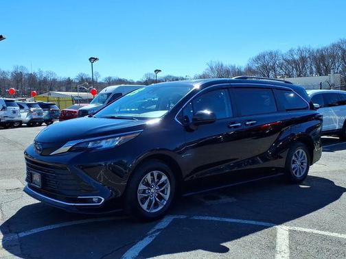 2023 Toyota Sienna XLE