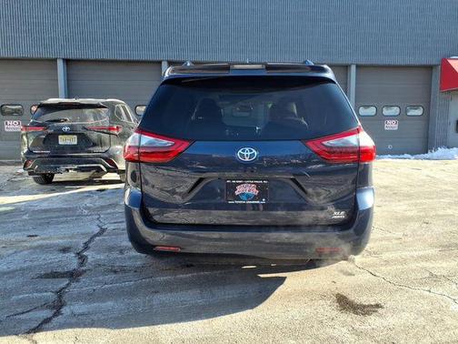 2020 Toyota Sienna XLE