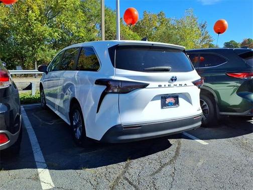 2023 Toyota Sienna LE