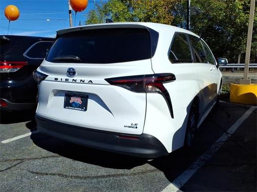 2023 Toyota Sienna LE